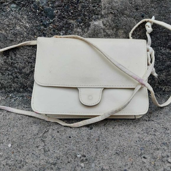 Vintage ivory leather purse - Picture 1 of 4